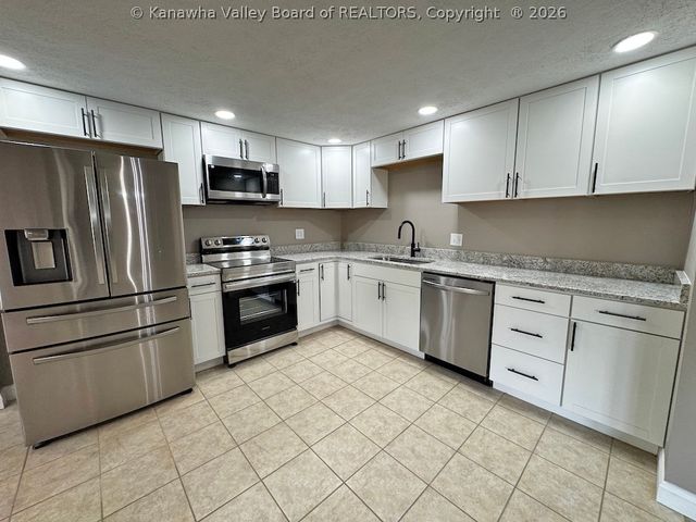 34 Pinewood Circle, St Albans, WV 25177