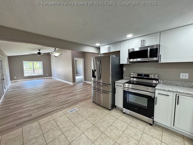 34 Pinewood Circle, St Albans, WV 25177