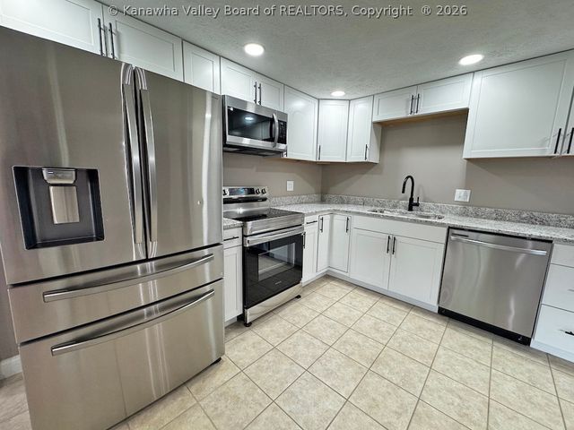 34 Pinewood Circle, St Albans, WV 25177