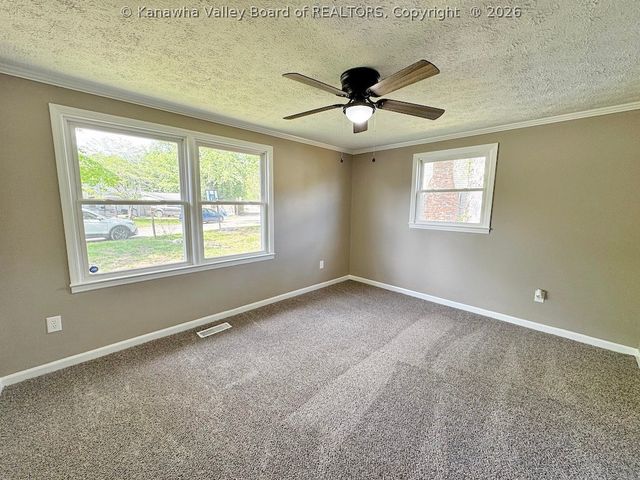 34 Pinewood Circle, St Albans, WV 25177