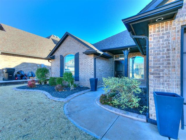 1100 Lindsey Lane, Moore, OK 73160