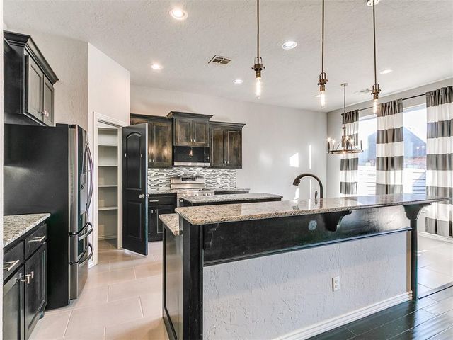 1100 Lindsey Lane, Moore, OK 73160