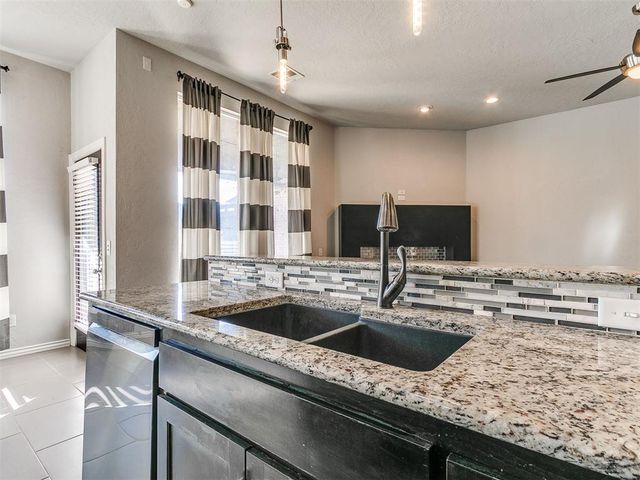 1100 Lindsey Lane, Moore, OK 73160