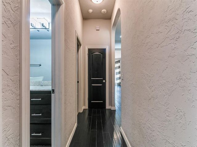 1100 Lindsey Lane, Moore, OK 73160