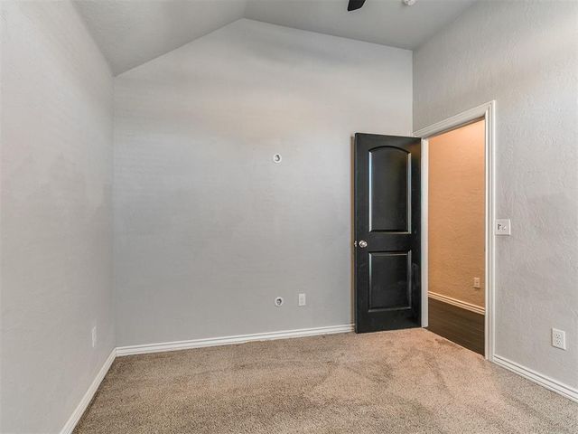 1100 Lindsey Lane, Moore, OK 73160