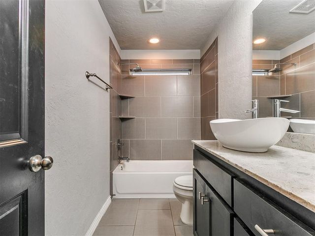 1100 Lindsey Lane, Moore, OK 73160