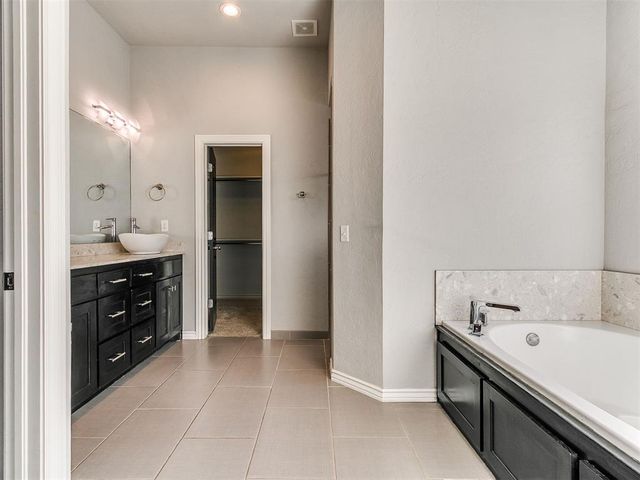 1100 Lindsey Lane, Moore, OK 73160