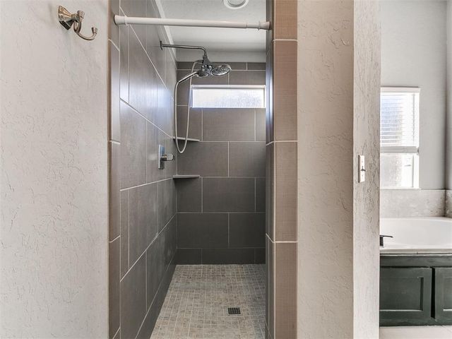 1100 Lindsey Lane, Moore, OK 73160