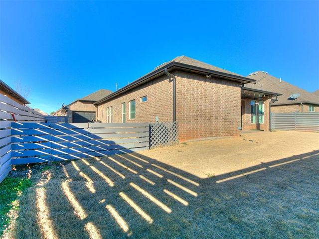 1100 Lindsey Lane, Moore, OK 73160