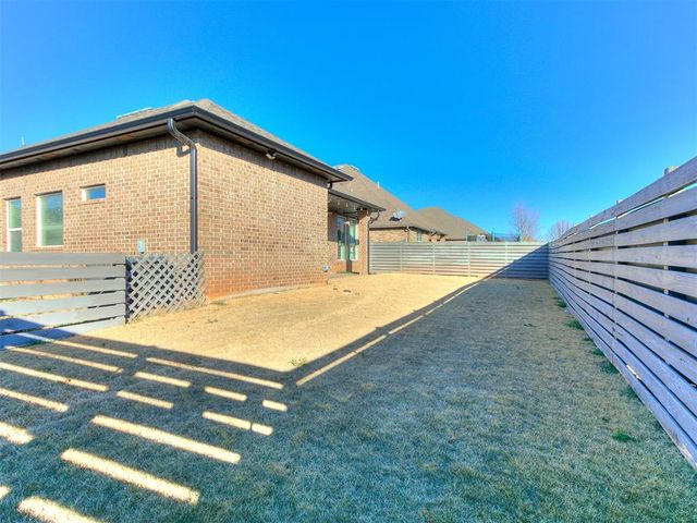 1100 Lindsey Lane, Moore, OK 73160