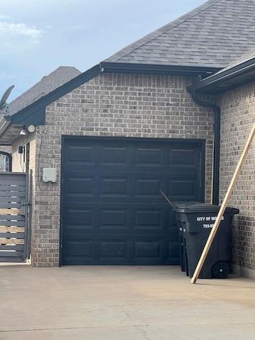 1100 Lindsey Lane, Moore, OK 73160