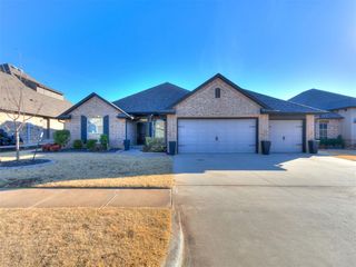 1100 Lindsey Lane, Moore, OK 73160