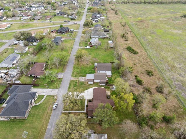810 Robinson Road, La Porte, TX 77571