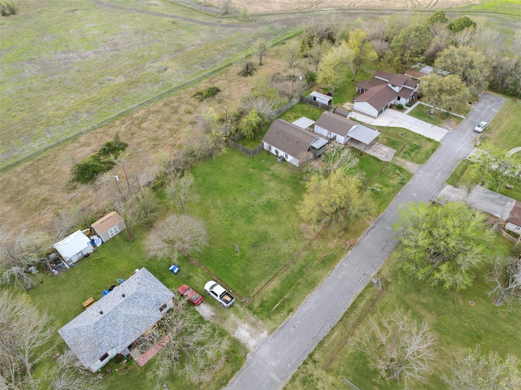 810 Robinson Road, La Porte, TX 77571