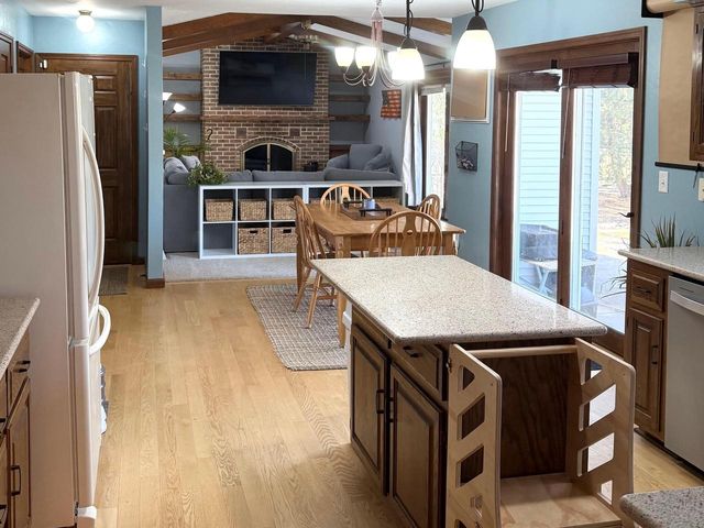 3262 Calais COURT, Allouez, WI 54301