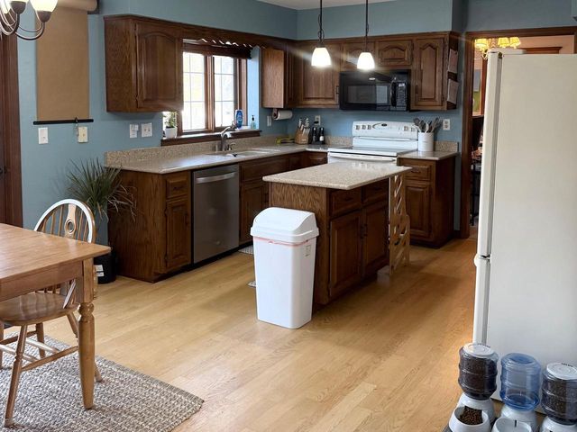 3262 Calais COURT, Allouez, WI 54301