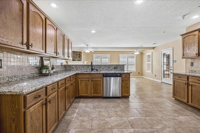 1386 STABLE RUN DR, Cordova, TN 38016