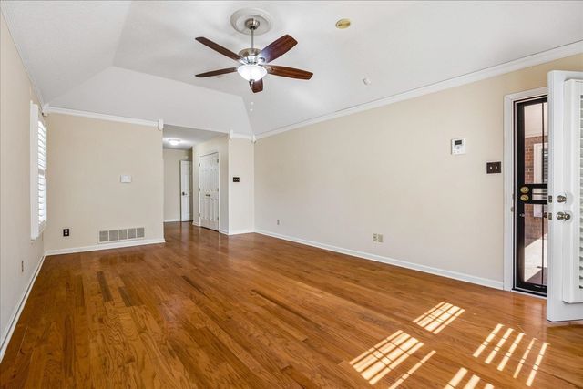 1386 STABLE RUN DR, Cordova, TN 38016