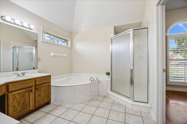 1386 STABLE RUN DR, Cordova, TN 38016