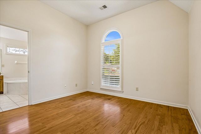 1386 STABLE RUN DR, Cordova, TN 38016