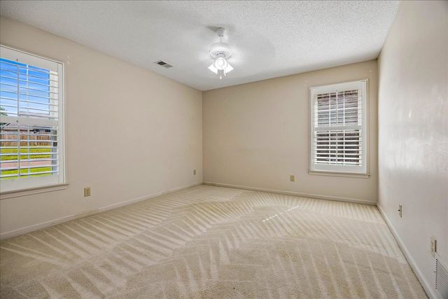 1386 STABLE RUN DR, Cordova, TN 38016