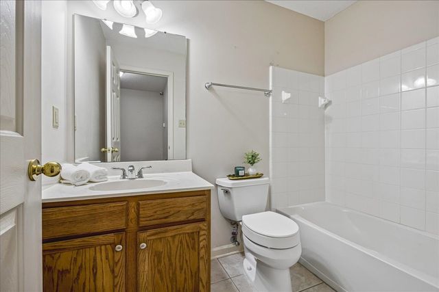 1386 STABLE RUN DR, Cordova, TN 38016