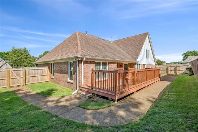 1386 STABLE RUN DR, Cordova, TN 38016