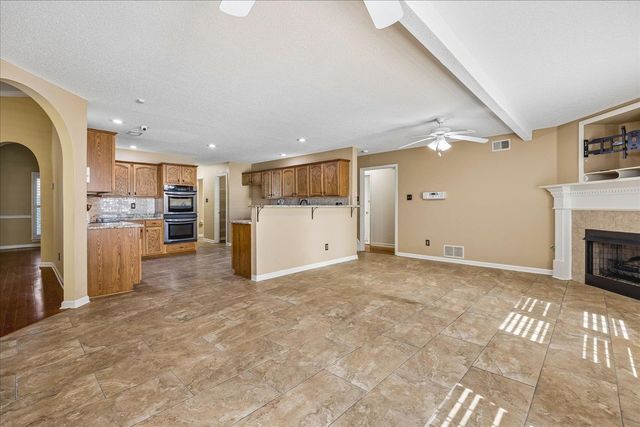 1386 STABLE RUN DR, Cordova, TN 38016