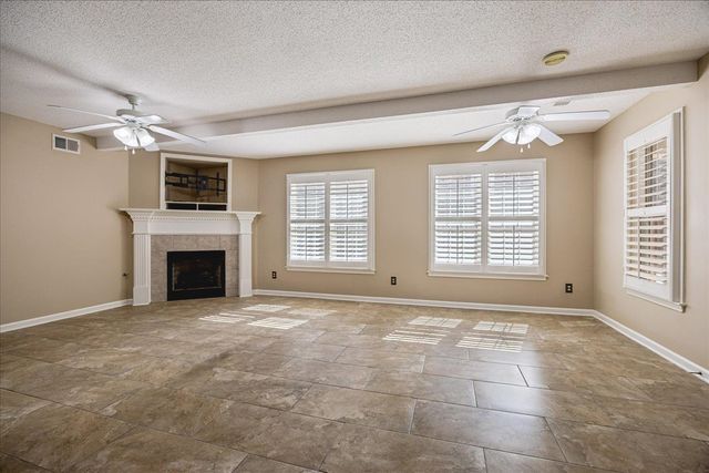 1386 STABLE RUN DR, Cordova, TN 38016