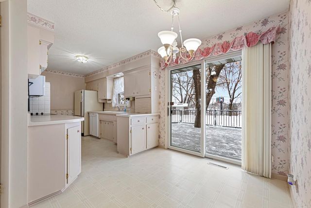 117 Sherrie Lane, Woodbury, MN 55125