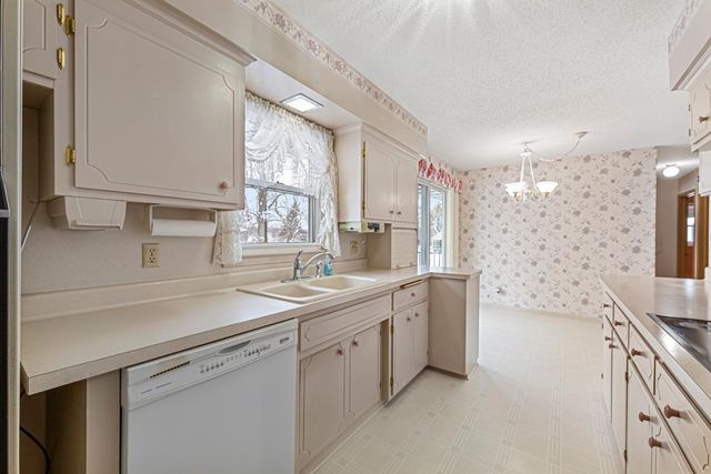 117 Sherrie Lane, Woodbury, MN 55125