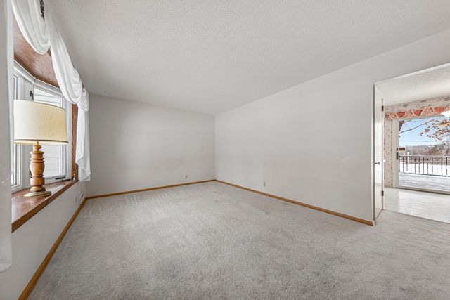 117 Sherrie Lane, Woodbury, MN 55125