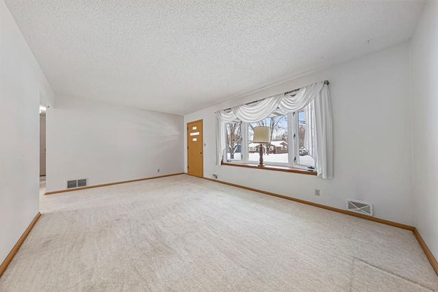 117 Sherrie Lane, Woodbury, MN 55125