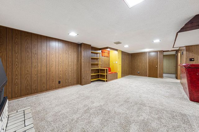 117 Sherrie Lane, Woodbury, MN 55125