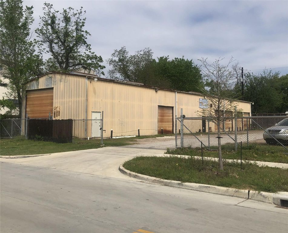 1701 N Durham Drive, Houston, TX 77008