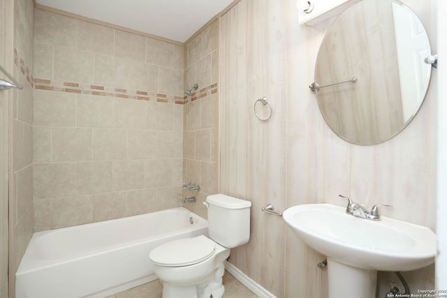 12946 Parton Ln, San Antonio, TX 78233