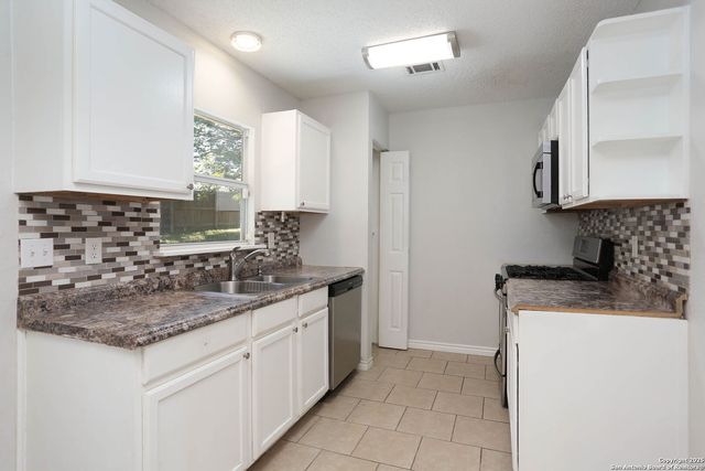 12946 Parton Ln, San Antonio, TX 78233