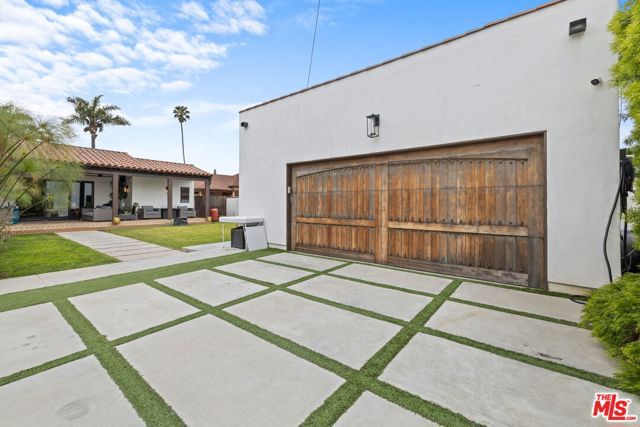 9232 S 8th Avenue, Inglewood, CA 90305