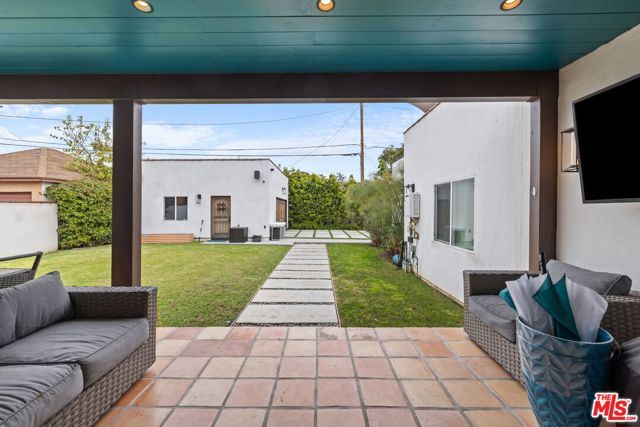 9232 S 8th Avenue, Inglewood, CA 90305
