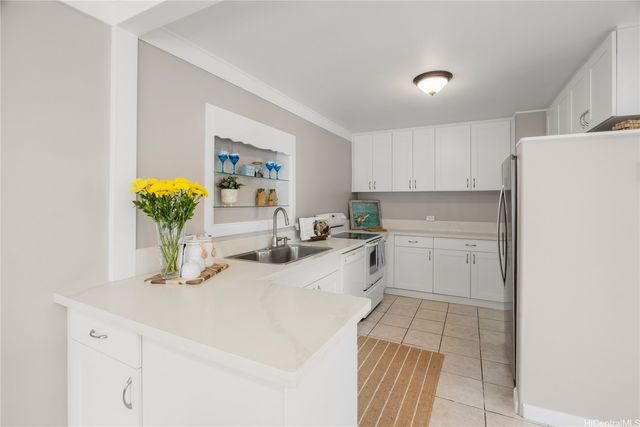 156 N Kalaheo Avenue C, Kailua, HI 96734