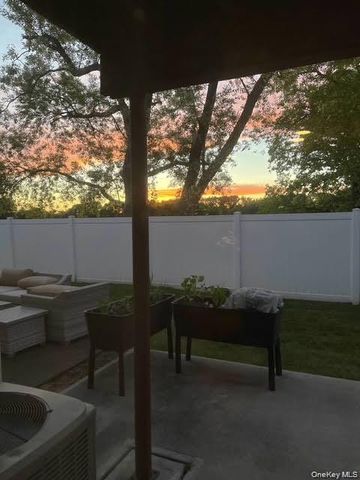 650 Newbridge Road 33, East Meadow, NY 11554