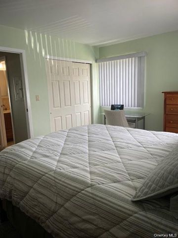 650 Newbridge Road 33, East Meadow, NY 11554