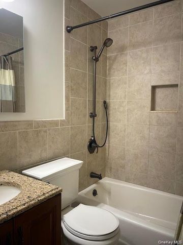 650 Newbridge Road 33, East Meadow, NY 11554