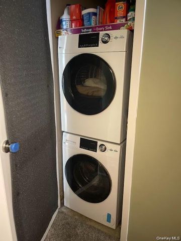 650 Newbridge Road 33, East Meadow, NY 11554