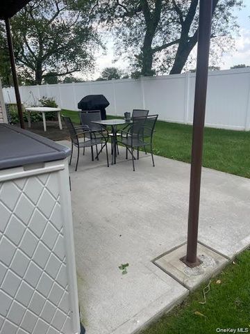 650 Newbridge Road 33, East Meadow, NY 11554