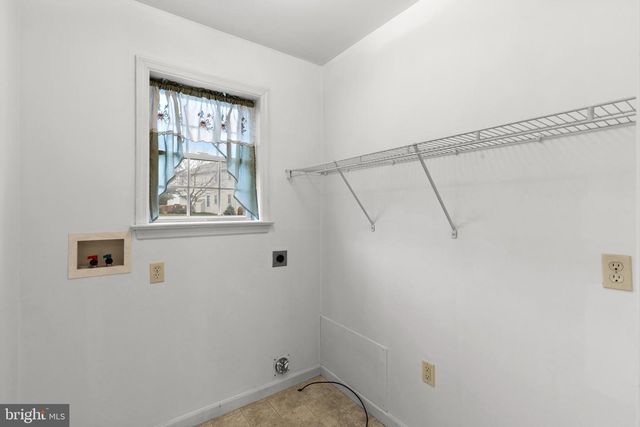 905 HEDGEWYCK LN, Elizabethtown, PA 17022