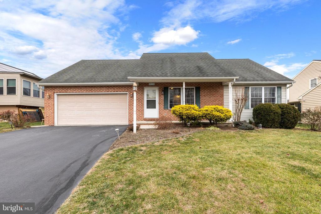 905 HEDGEWYCK LN, Elizabethtown, PA 17022
