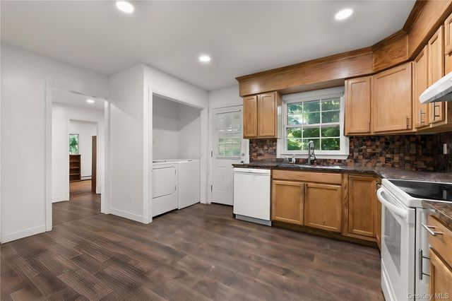 123 Lower Sheep Pasture Road, East Setauket, NY 11733