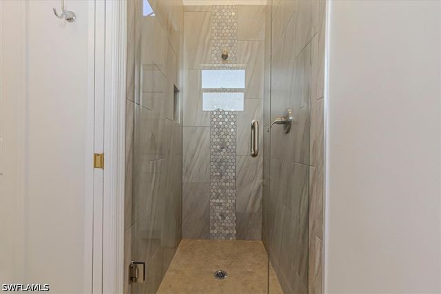 5446 Whitten DR 19, Naples, FL 34104