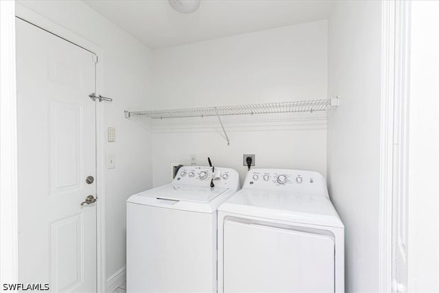 5446 Whitten DR 19, Naples, FL 34104